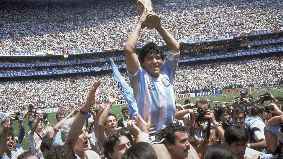 وقتی جادوی مارادونا 100000 هوادار را در آزتک ها – فوتبال – مجذوب خود کرد